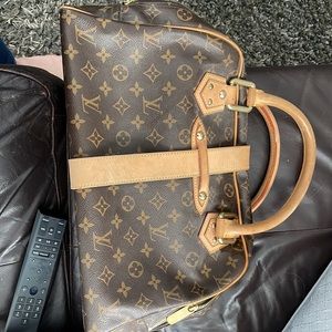 Rarely used Louis Vuitton bag. Authentic purchased in Las Vegas many years ago.